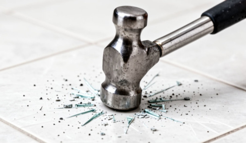 Устойчив ли керамогранит к царапинам и ударам?