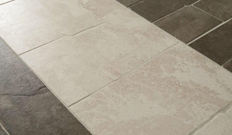 В чём ключевые отличия керамогранита от керамической плитки?